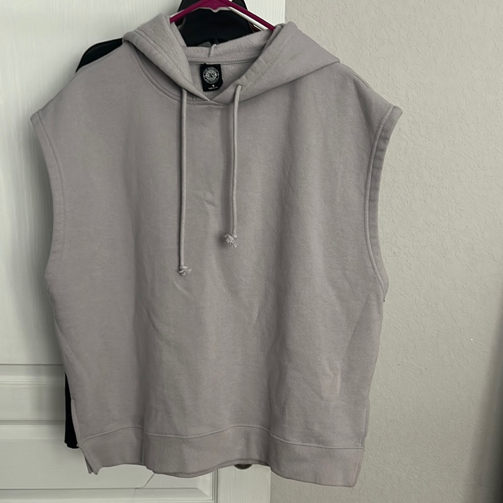 PacSun Gray Hooded Sleeveless Sweater boxing hoodie